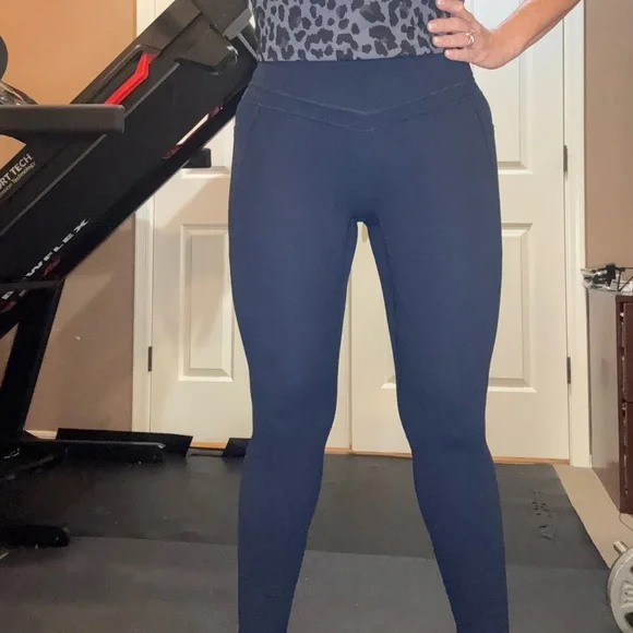 IUGA sandwich front Power Tight Leggings Set in Grey, Green, Navy, and Black - Picture 15 of 16